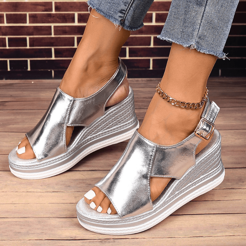 Baylie - Stilvolle Metallic-Sandalen