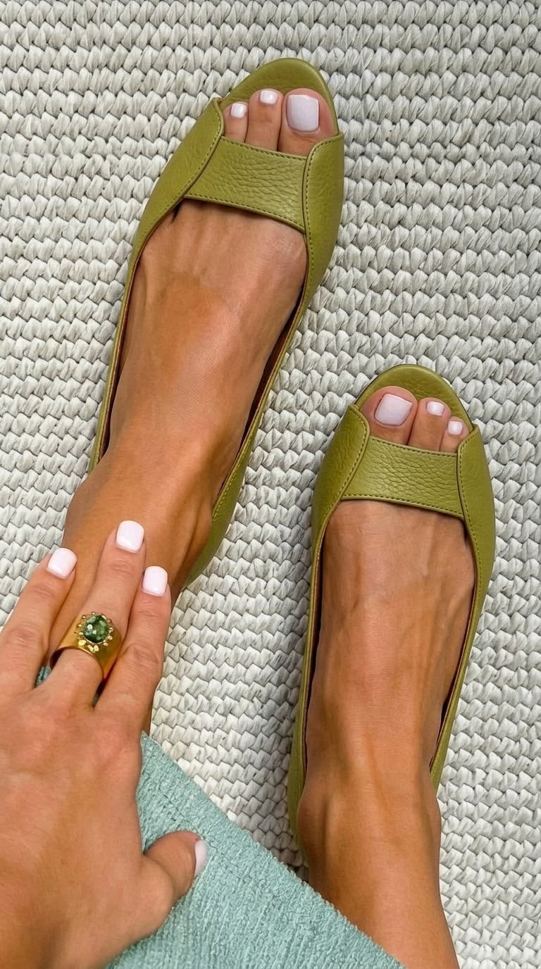 Adelina | Schicke und goldene Sandalen