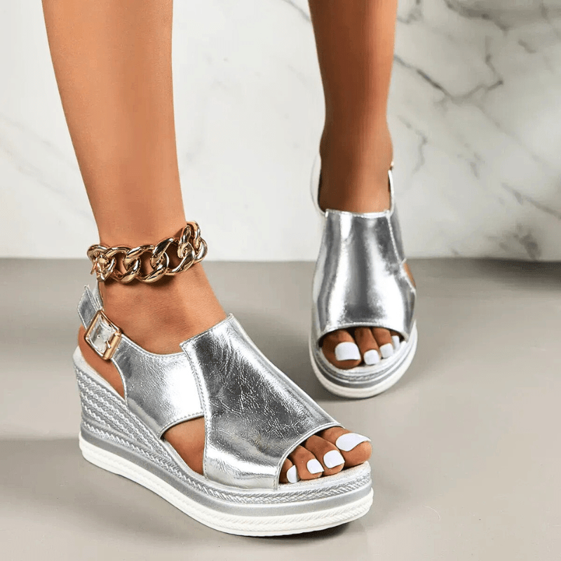 Baylie - Stilvolle Metallic-Sandalen