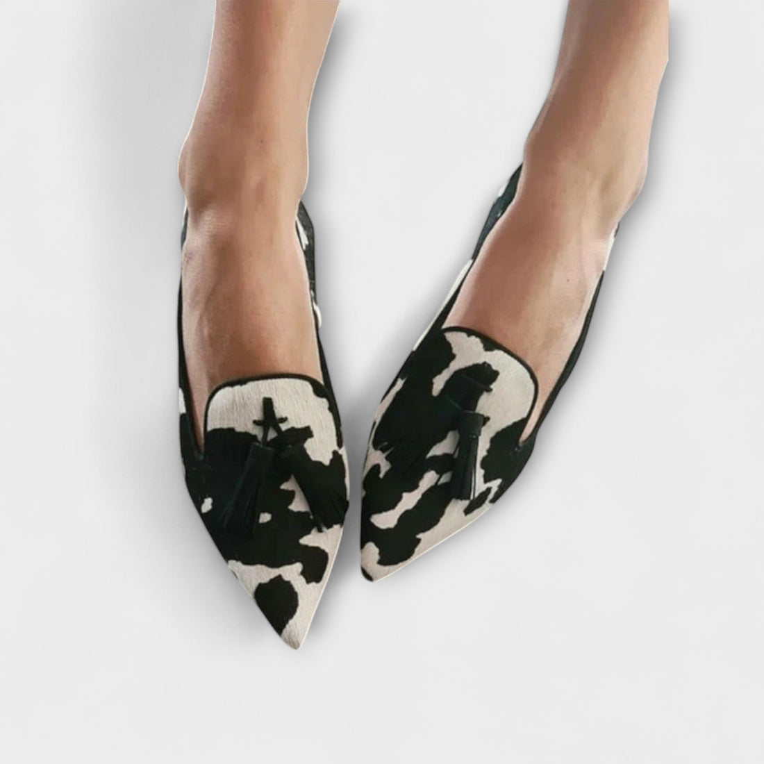 Juliane - Hausschuhe mit Leopardenmuster und Bommeln