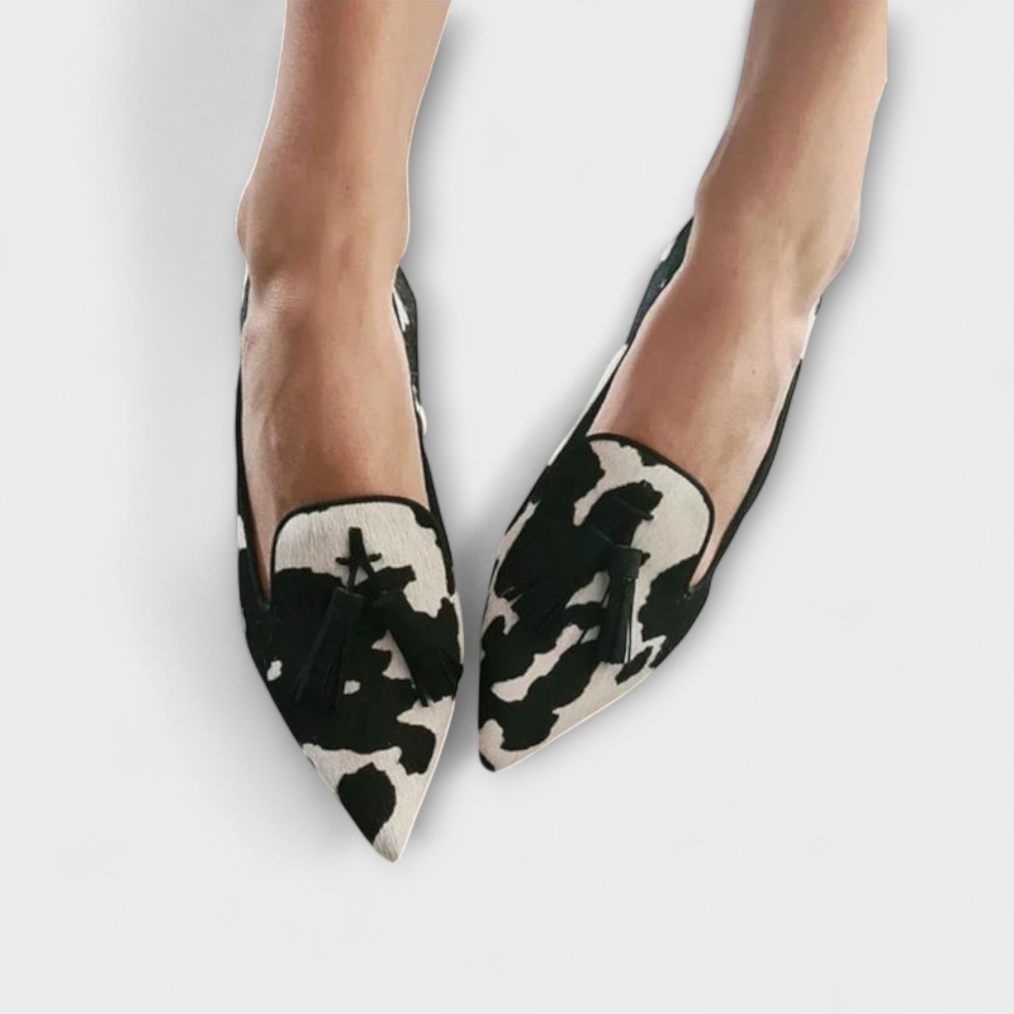 Juliane - Hausschuhe mit Leopardenmuster und Bommeln