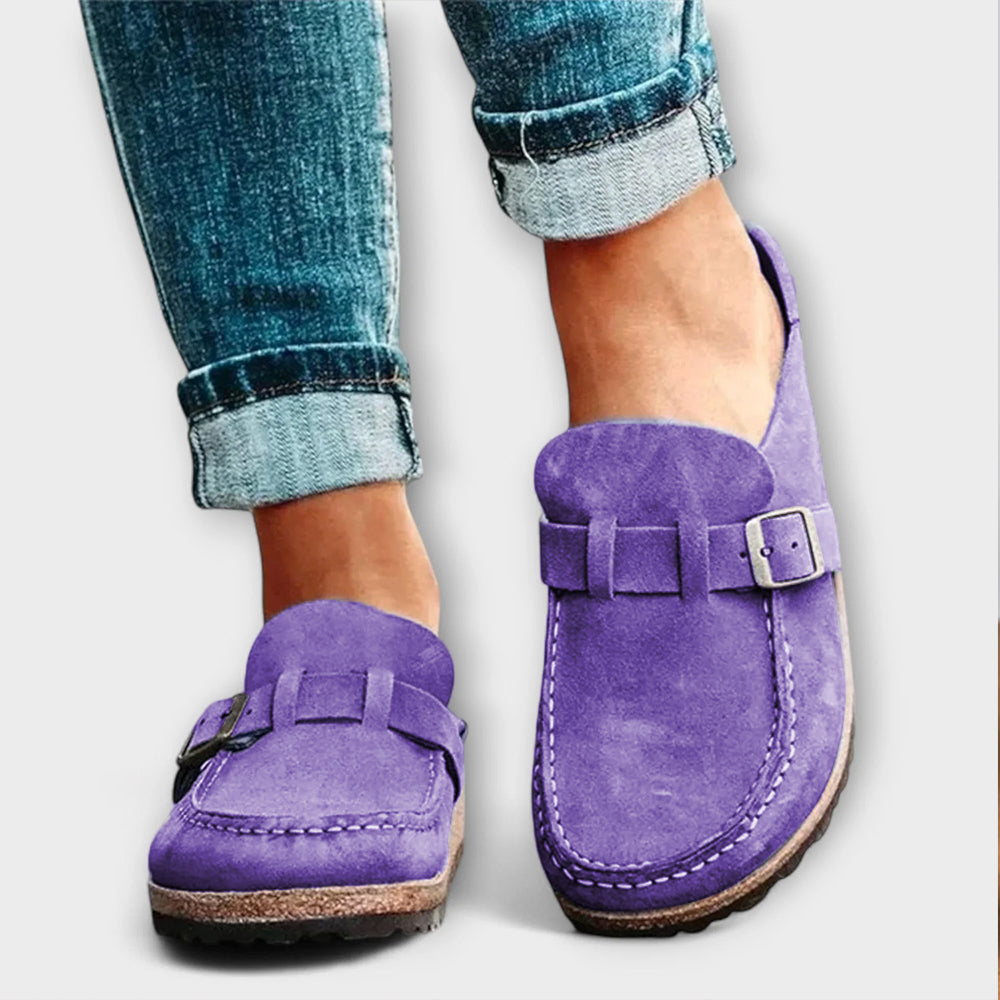 Mechthild - Lila Wildlederclogs mit Schnalle