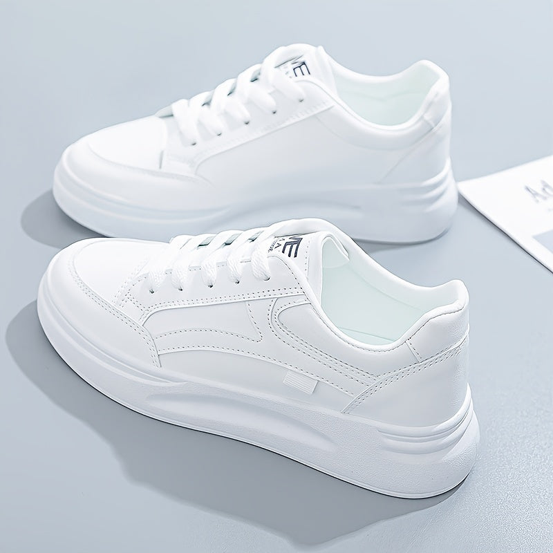 Schicker weißer Sneaker, leichterer Tragekomfort