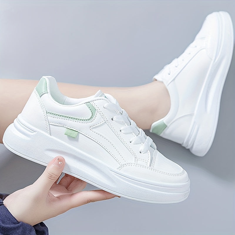 Schicker weißer Sneaker, leichterer Tragekomfort