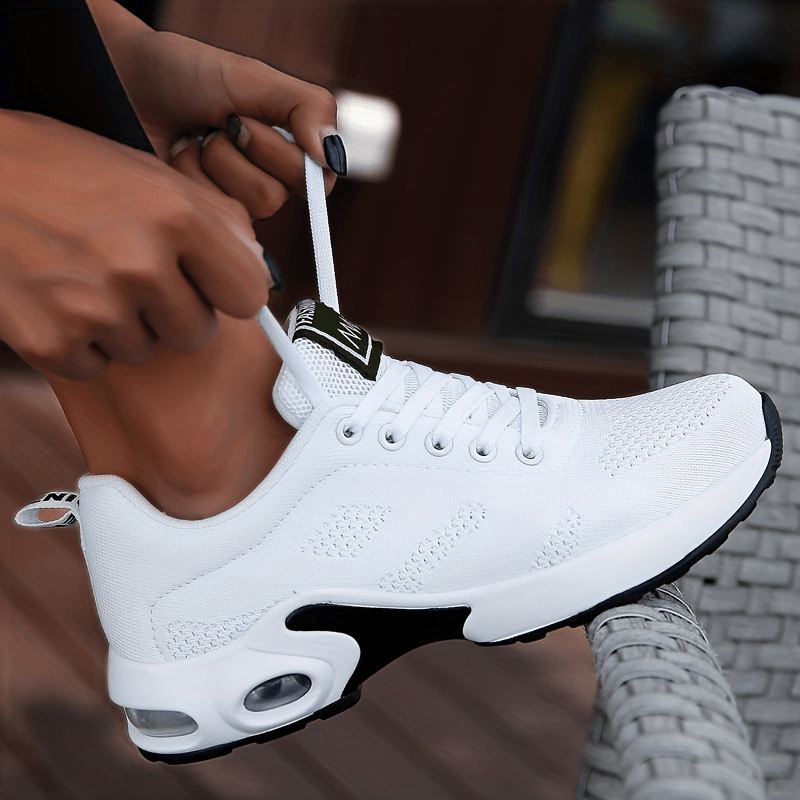 Atmungsaktiver, rutschfester Sneaker mit Luftpolsterung