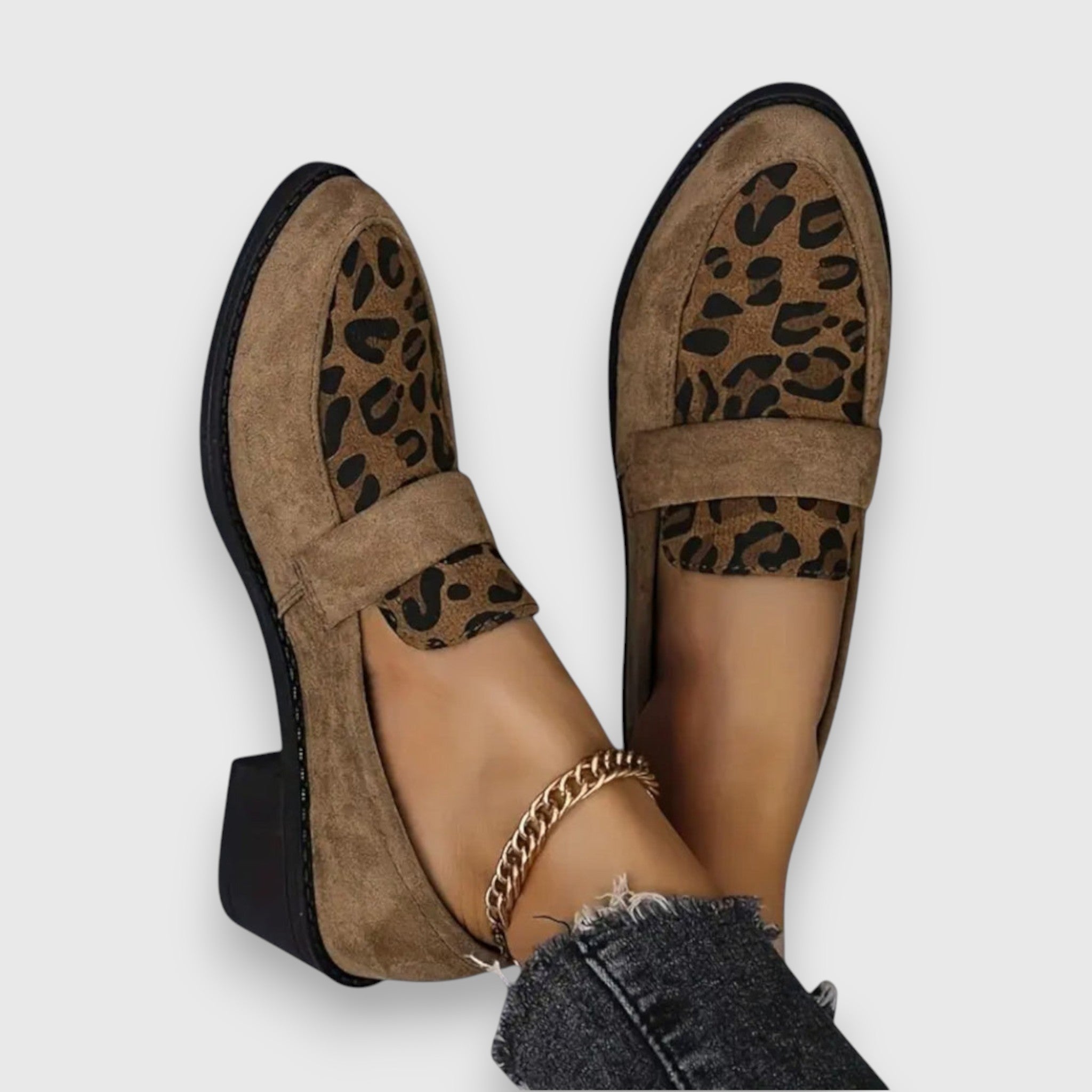 Brunhild - Bequeme Hausschuhe mit Leopardenmuster