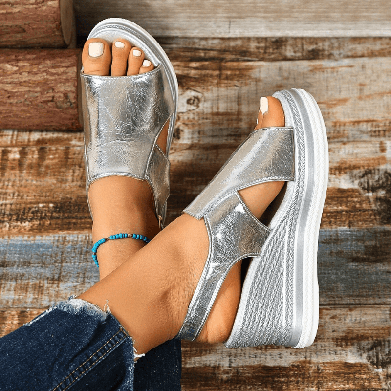 Baylie - Stilvolle Metallic-Sandalen
