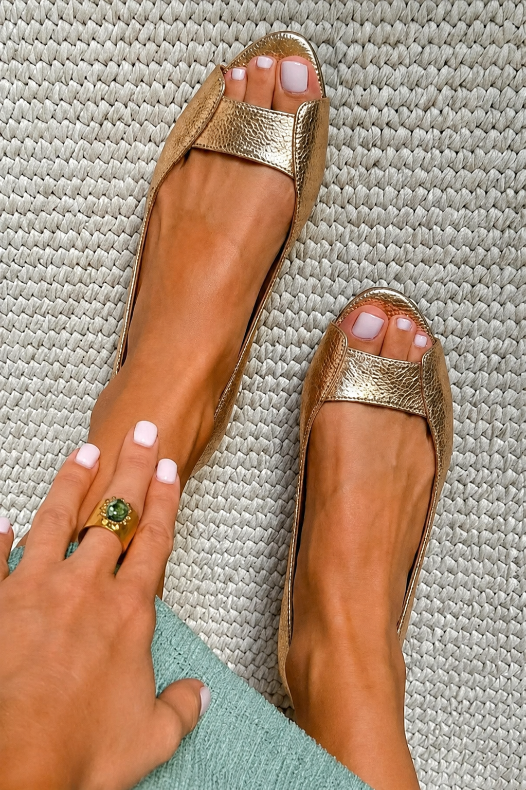 Adelina | Schicke und goldene Sandalen