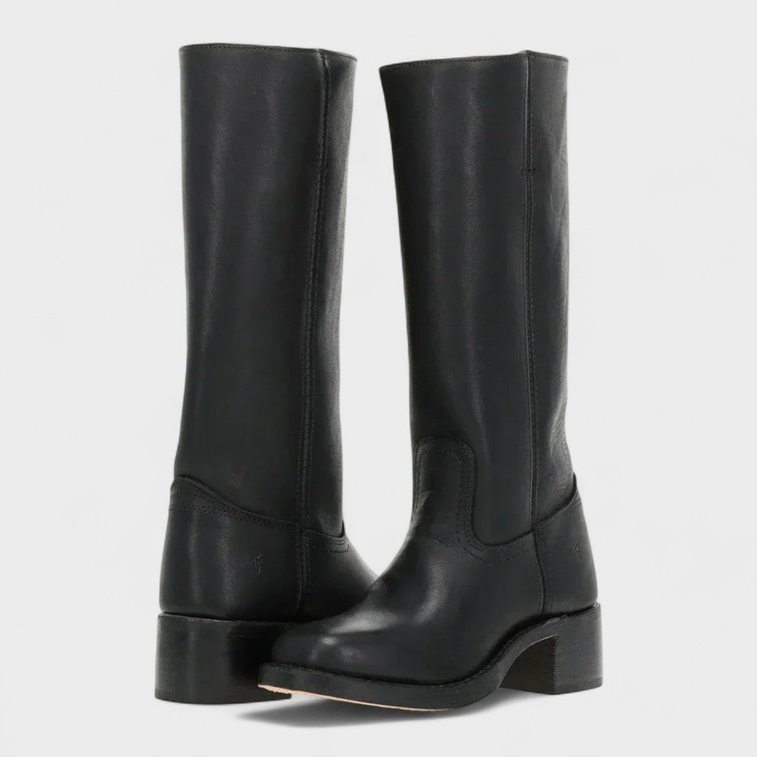 Klassischer Reitstiefel mit hohem Schaft