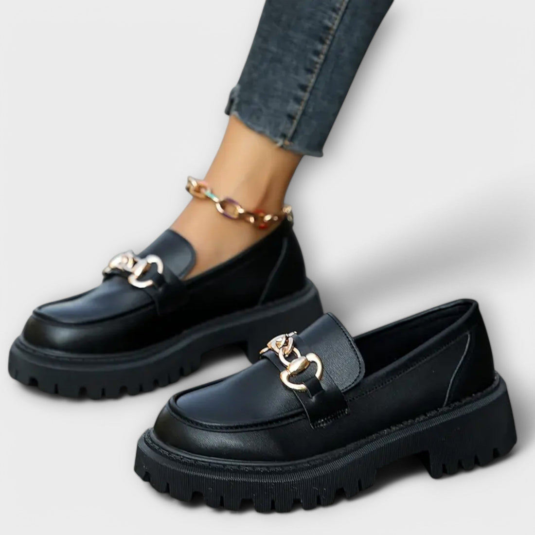 Hildrun - Schwarze Plateau-Loafer mit Schnalle