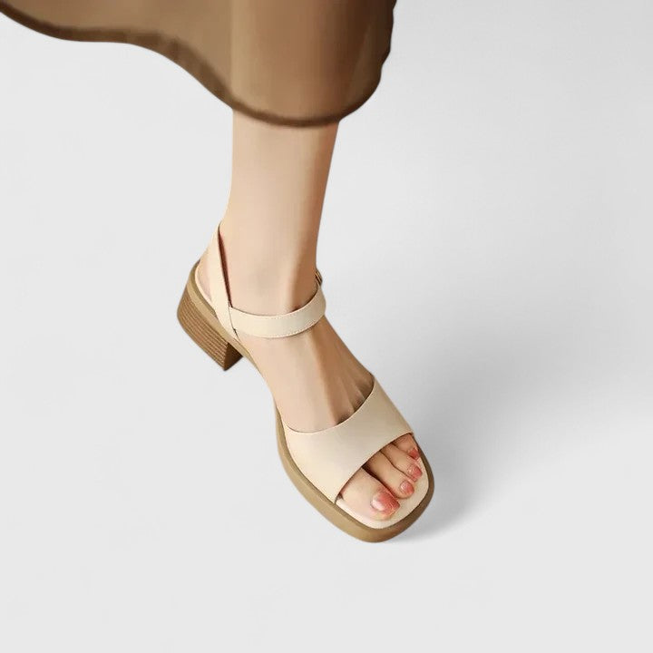 Tessa - Elegantes Sandelholz