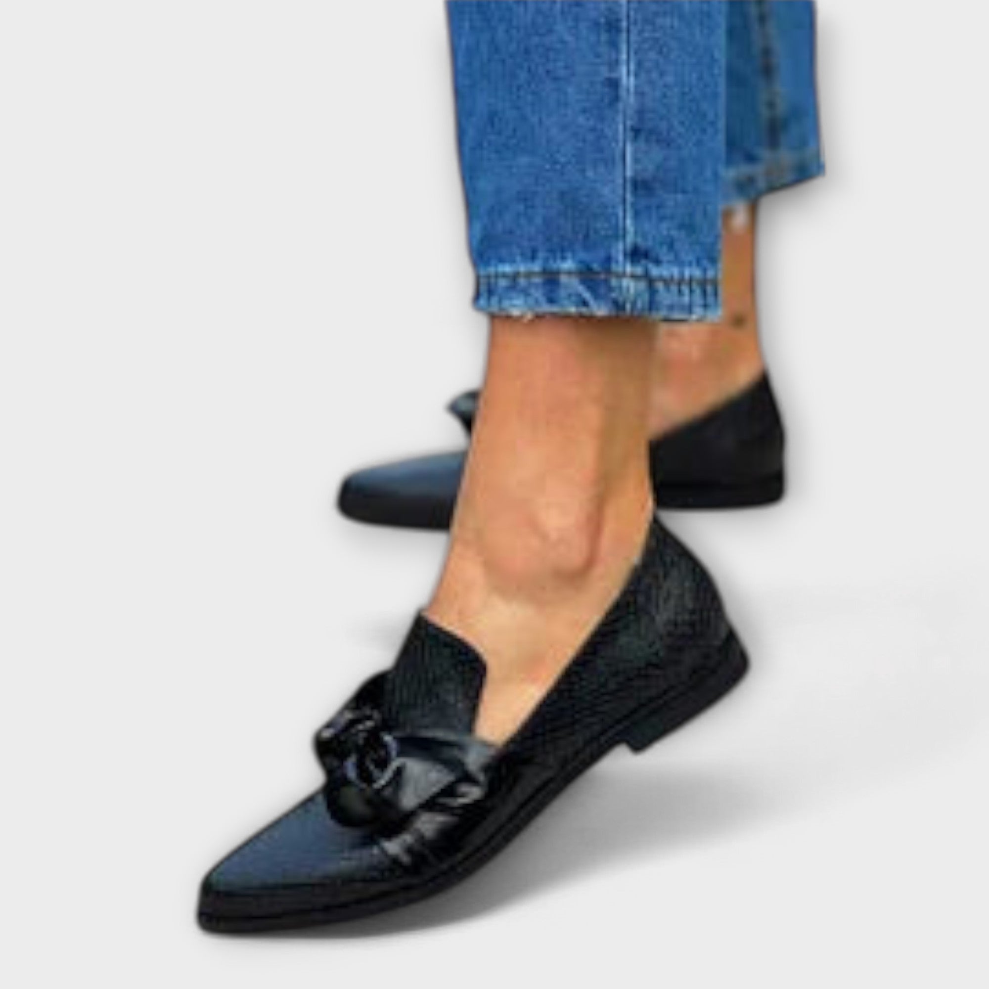 Sieglinde - Loafer mit Schlangenmuster und Schleife