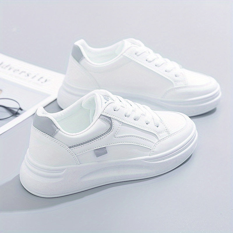Schicker weißer Sneaker, leichterer Tragekomfort