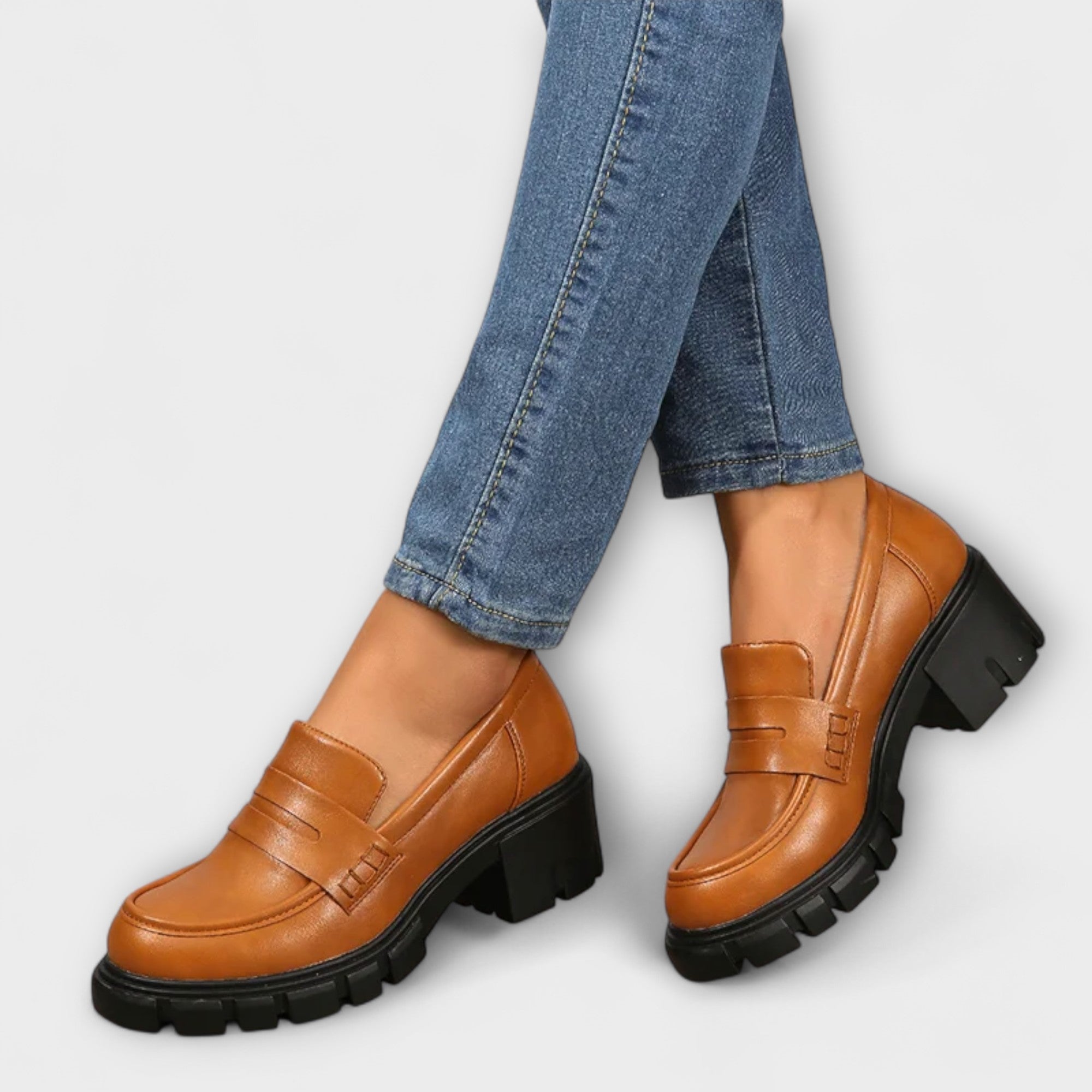 Hiltrud - Plateau-Loafer in Schwarz