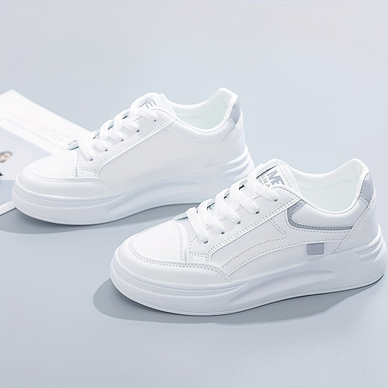 Schicker weißer Sneaker, leichterer Tragekomfort