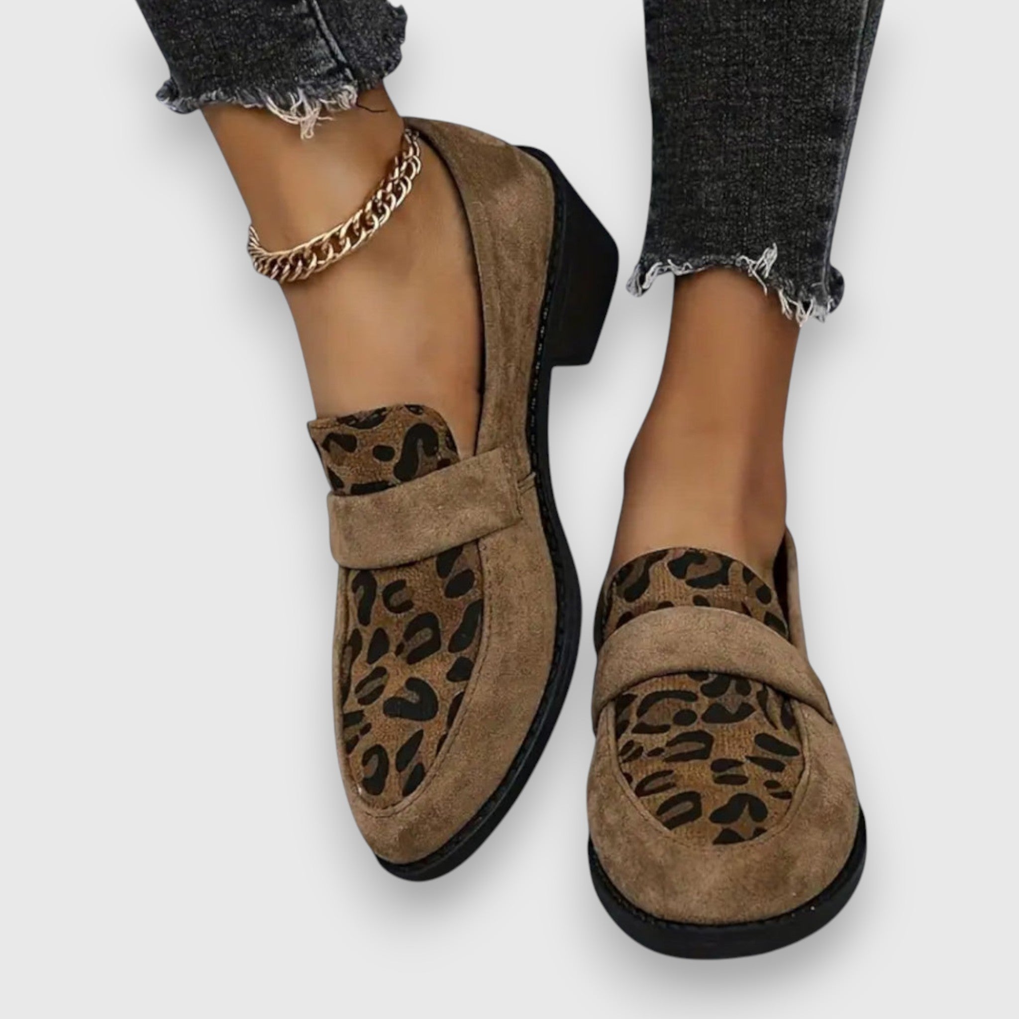 Brunhild - Bequeme Hausschuhe mit Leopardenmuster