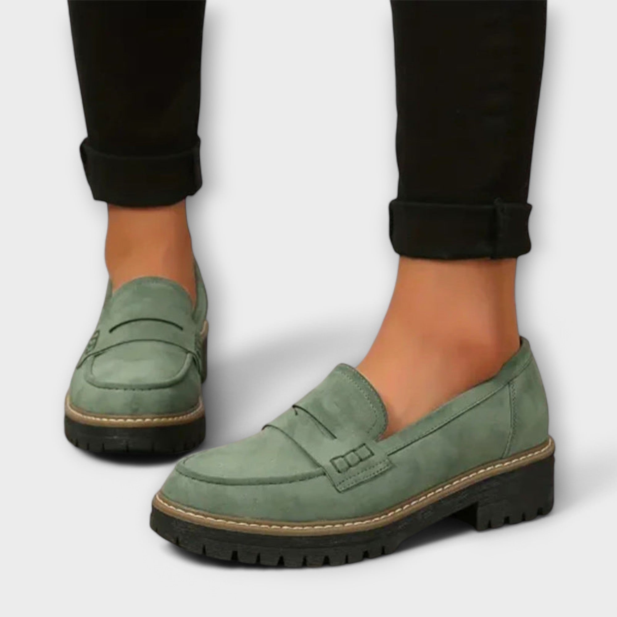 Adelgunde - Schwarze Plateau-Loafer mit Kette