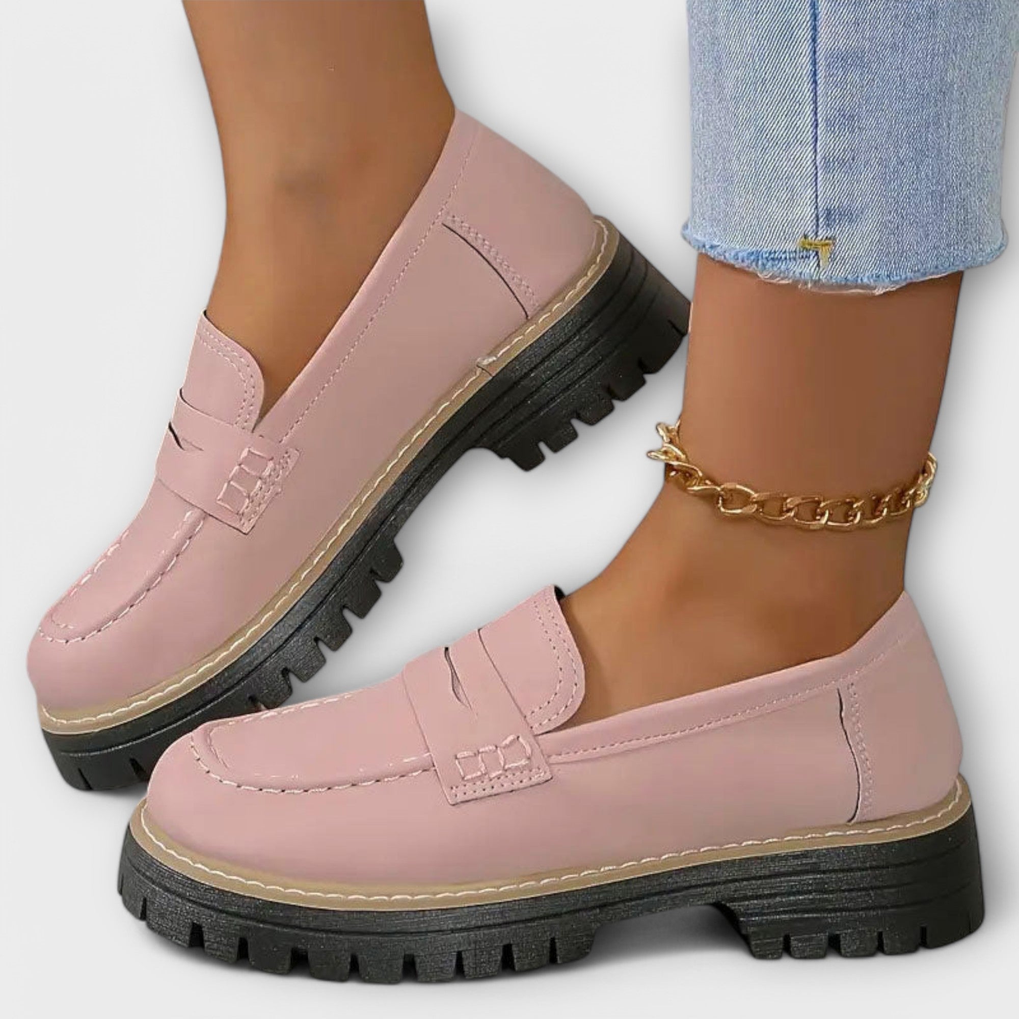 Adelgunde - Schwarze Plateau-Loafer mit Kette
