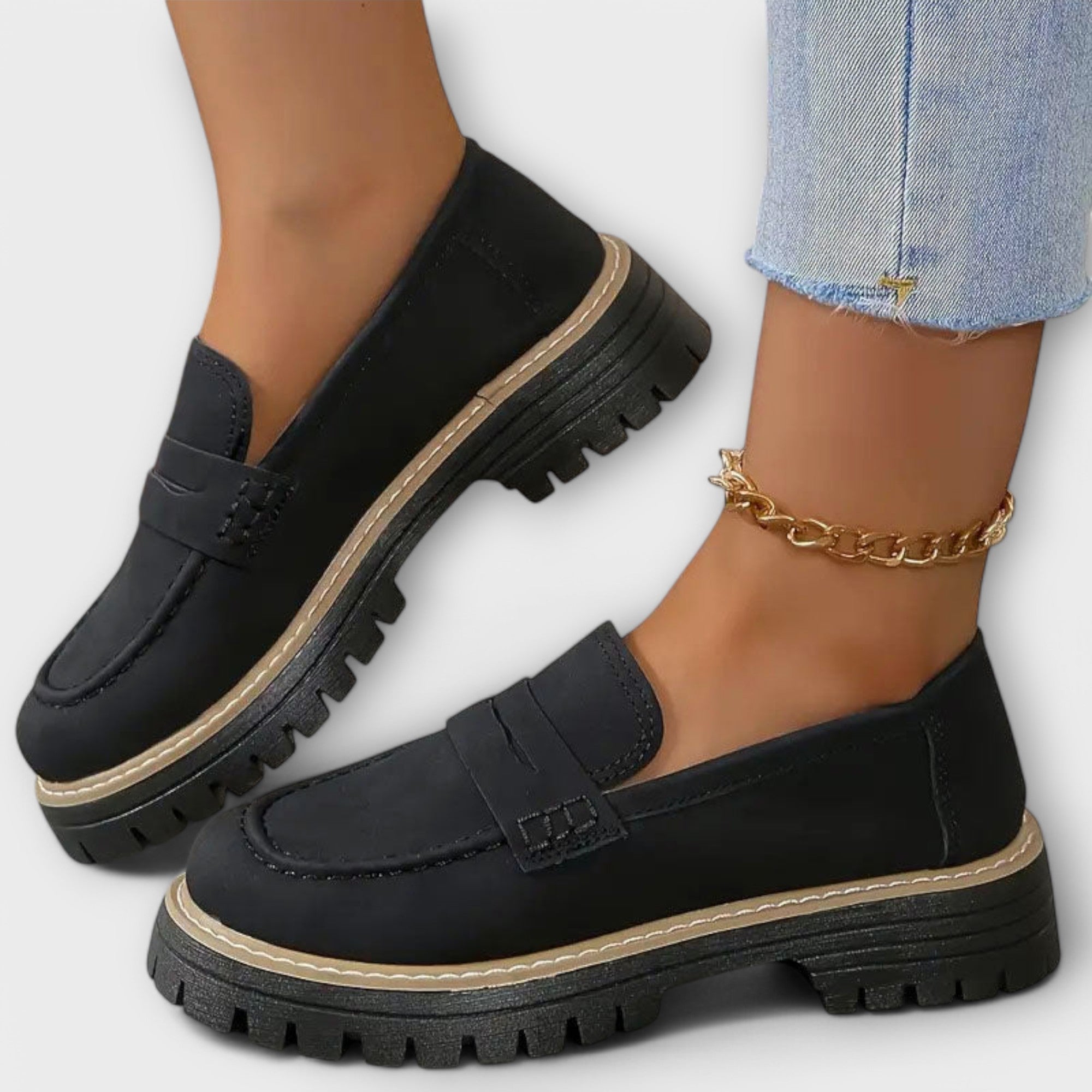 Adelgunde - Schwarze Plateau-Loafer mit Kette