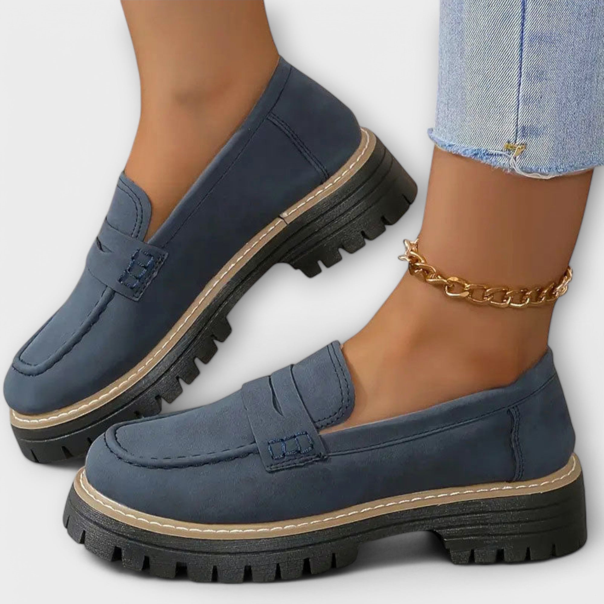 Adelgunde - Schwarze Plateau-Loafer mit Kette